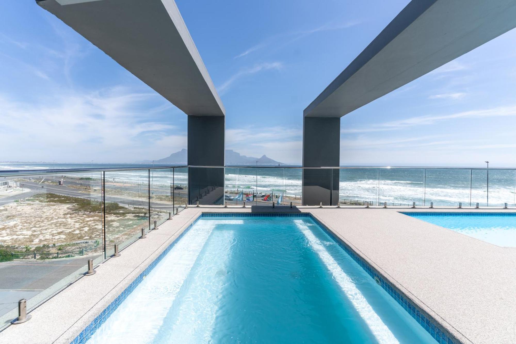 Blaauwberg Beach Hotel Bloubergstrand Exterior foto