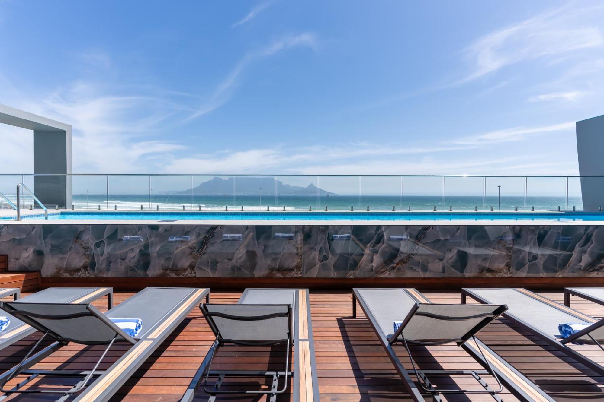 Blaauwberg Beach Hotel Bloubergstrand Exterior foto